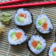 Maki Sushi mit Lachs & Avocado