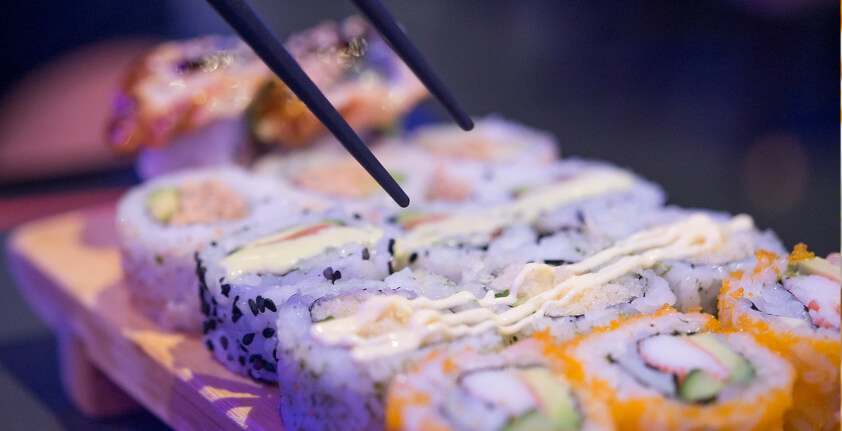 Sushi Sorten: Ura-Maki, Inside-Out-Rolls oder California Rolls